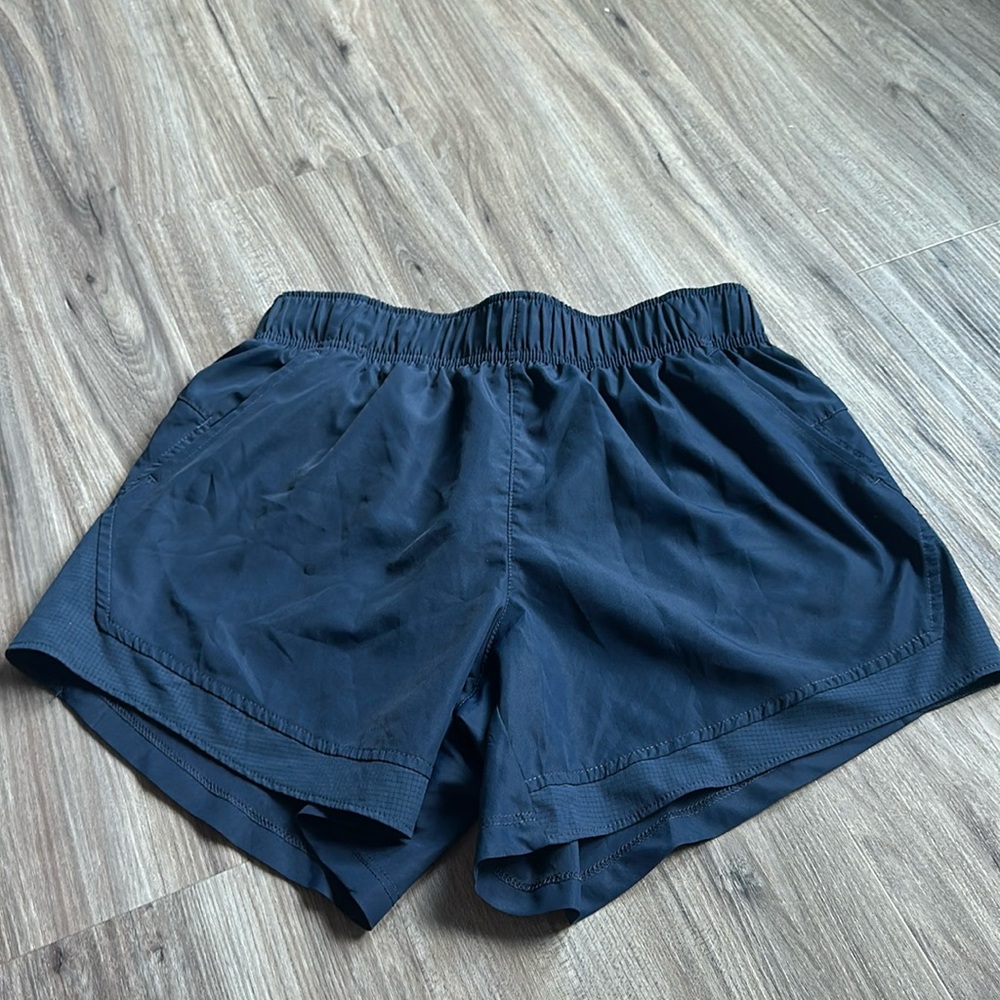 NAVY BLUE (not black) athletic shorts WITH POCKETS